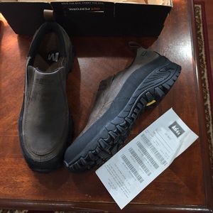 NEW Men’s Merrell shoes